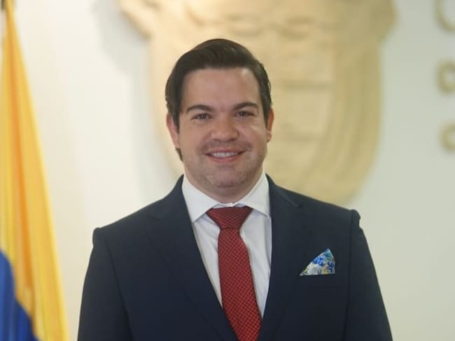 Comunidad uribista internacional retira el apoyo al representante Juan David Vélez