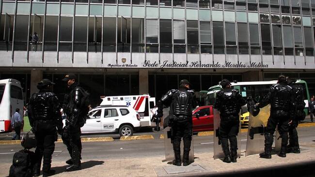 Los voceros de siete centrales obreras y una federación aceptaron en forma unánime el ofrecimiento del 4.5% del incremento salarial para 2019. Foto: Colprensa