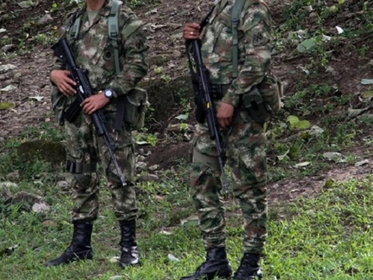 Cuatro militares muertos y dos más heridos en combates en Antioquia
