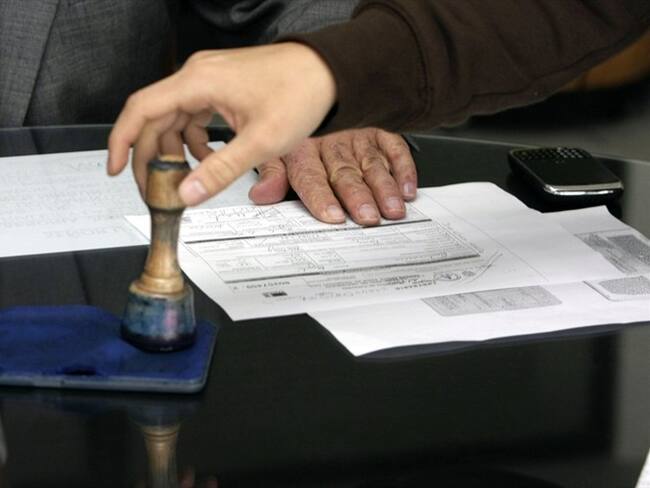 Las autoridades denunciaron que no había toma de temperatura y que los lapiceros eran compartidos . Foto: Colprensa