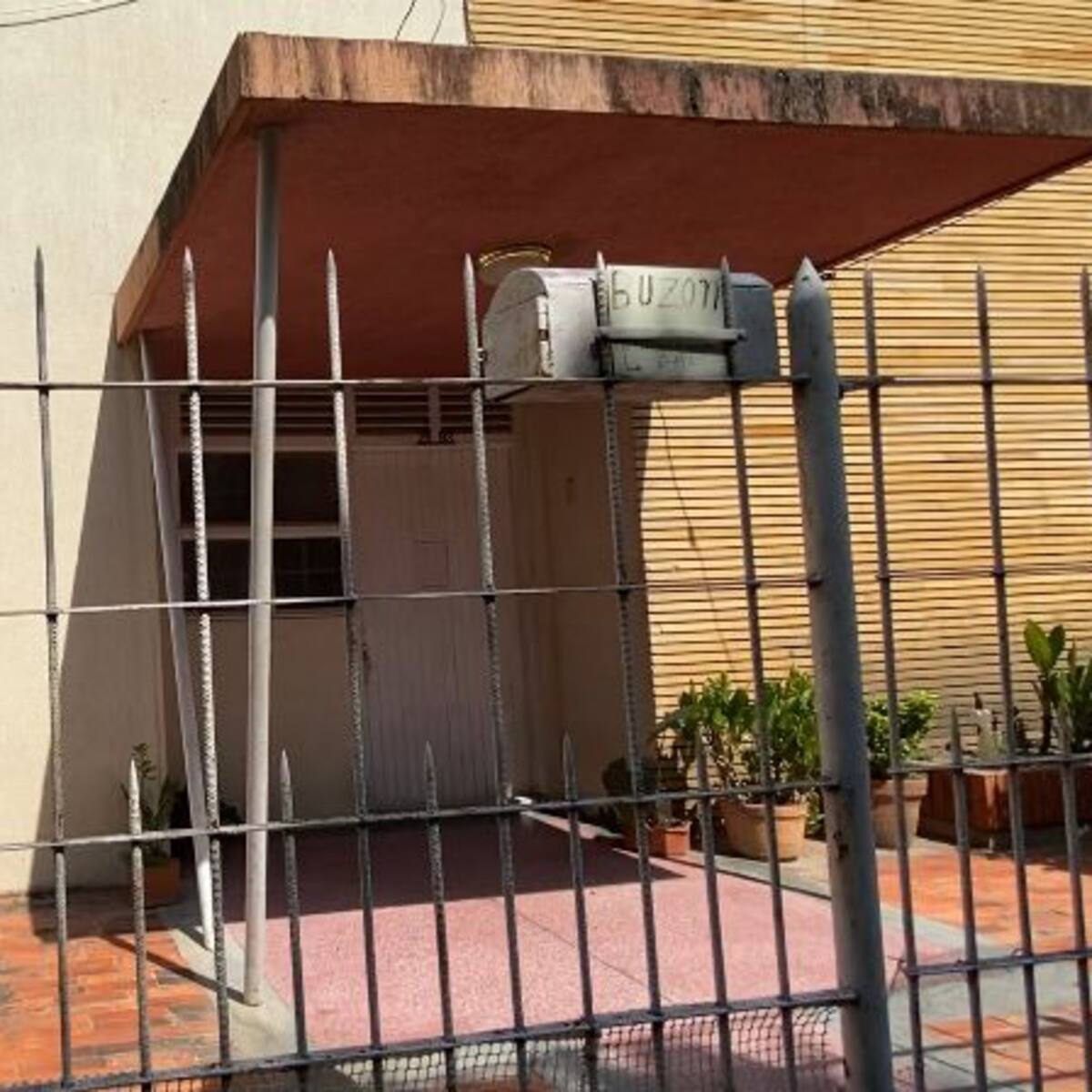 Casa en donde se ubica empresa que vendió carrotanques para La Guajira está en abandono