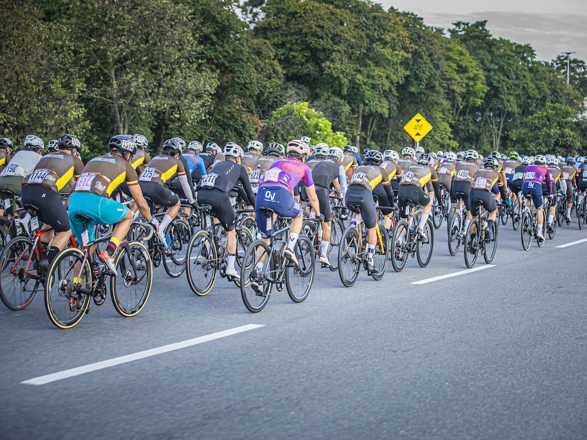 Medellín se convierte en la puerta del ciclismo:2.000 corredores buscan clasificación a Francia 2027