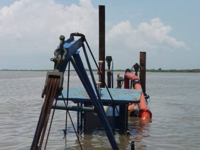Se produjo una emergencia en el río Magdalena debido al hundimiento de una draga y posterior contaminación de las aguas con 200 galones de combustible. Foto: Triple A