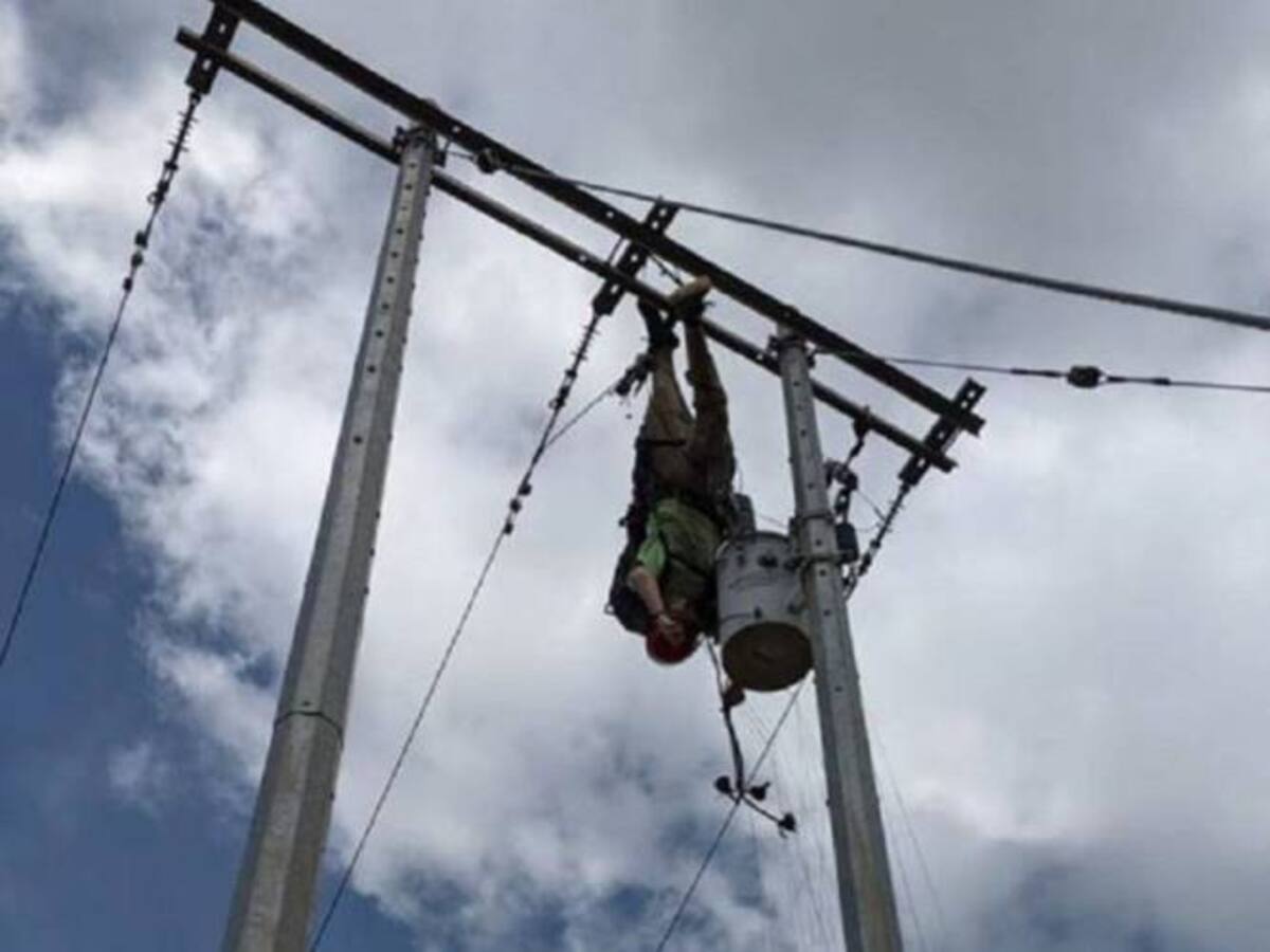 Parapentista quedó enredado en cuerdas de alta tensión en zona rural de El Cerrito
