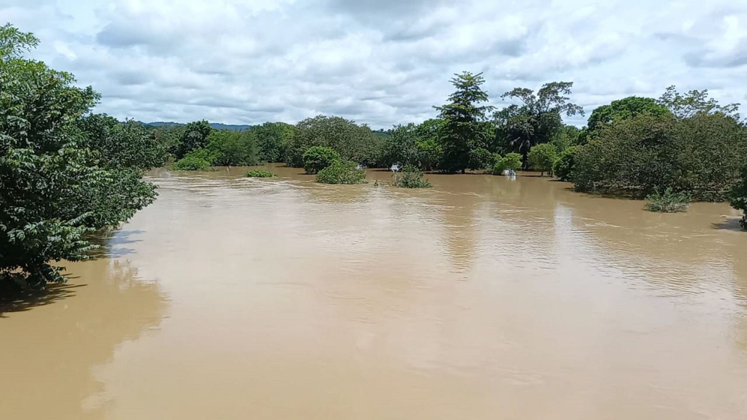 Altos niveles en el río San Pedro. Foto: cortesía (suministrada a La W).