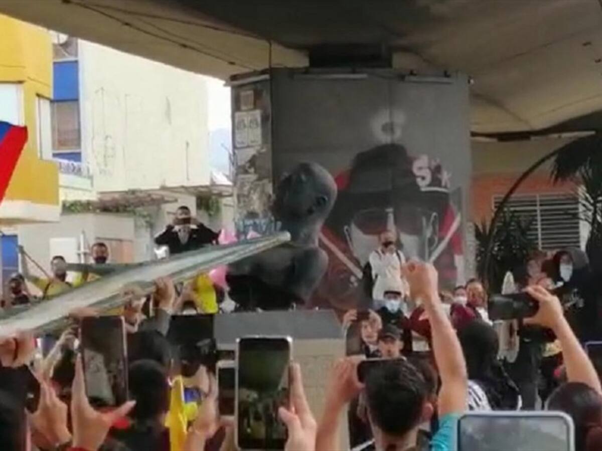 Tumbaron busto de Gilberto Alzate que estaba ubicado en el Parque Caldas de Manizales