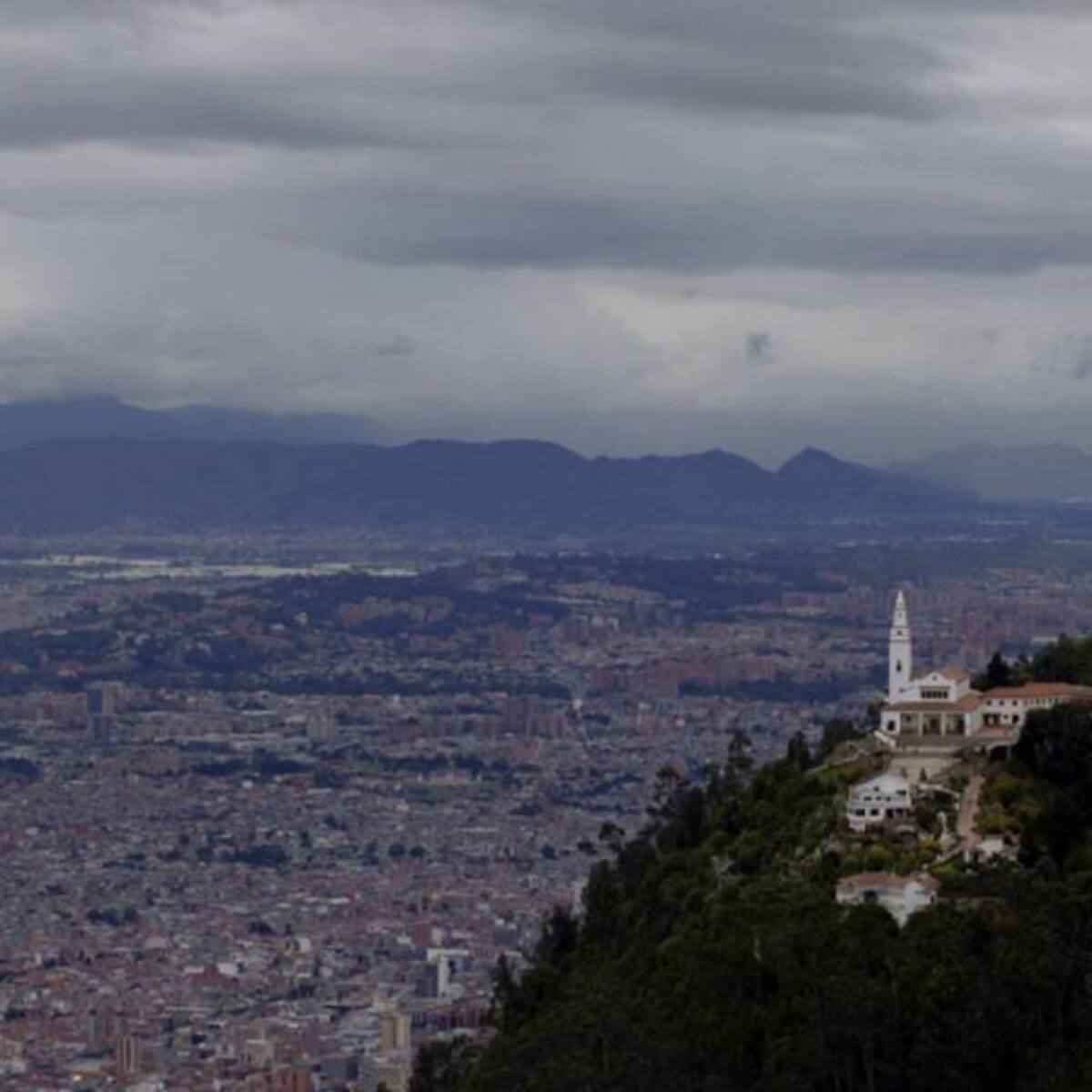 Alcaldía de Bogotá evalúa suspender pico y placa solidario por mala calidad del aire