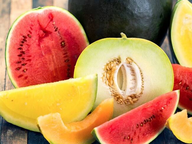 No deberías consumir el melón al final de la comida y tampoco es recomendable consumir sandía si eres alérgico o tienes asma. Foto: Getty Images