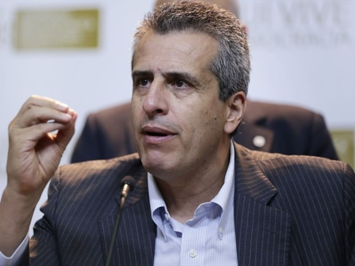 Velasco advierte que se irá del partido Liberal si se apoya a un candidato de derecha