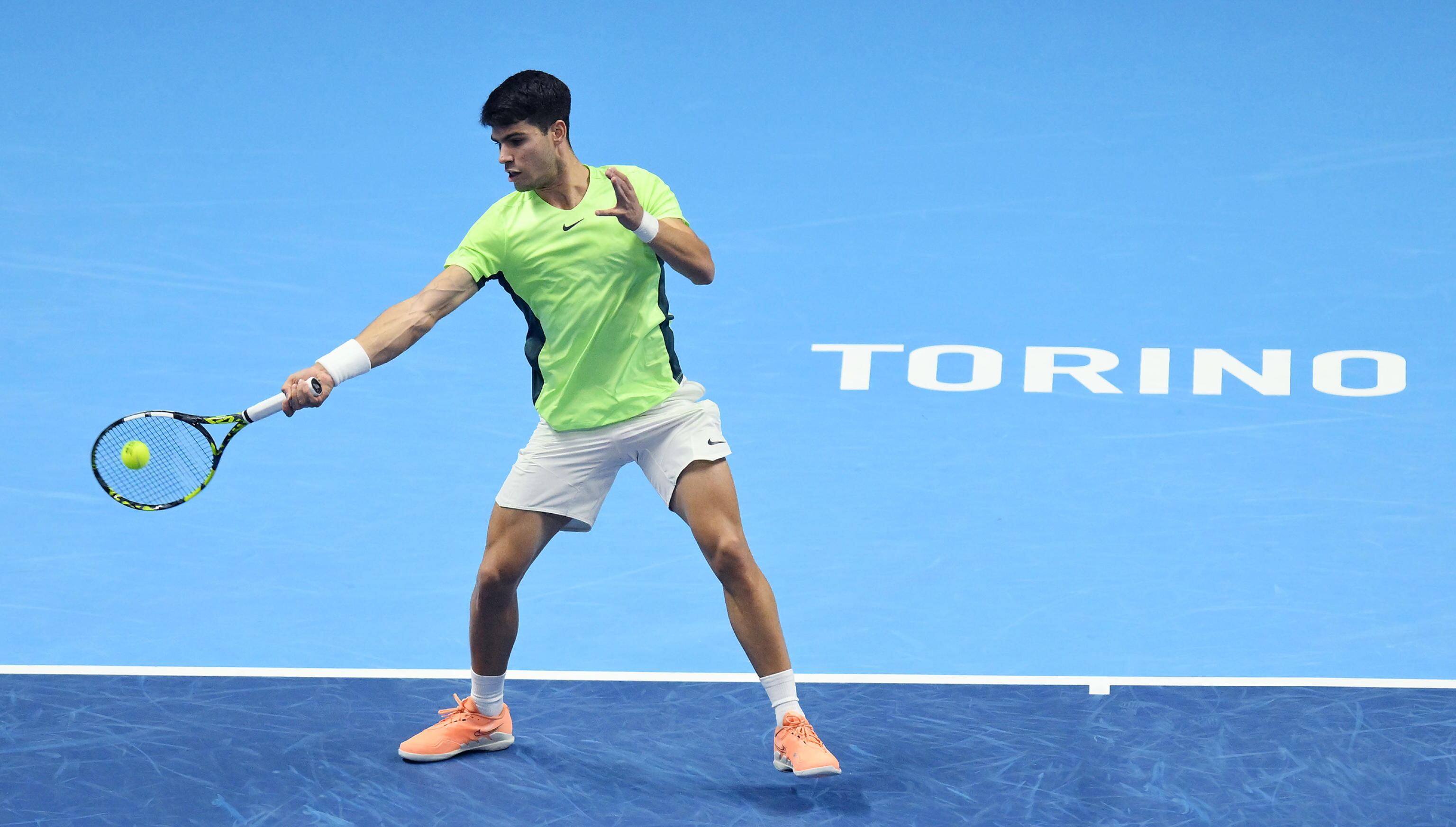 Turin (Italy), 13/11/2023.- Carlos Alcaraz of Spain in action during his Red Group singles match against Alexander Zverev of Germany in the Nitto ATP Finals tennis tournament in Turin, Italy, 13 November 2023. (Tenis, Alemania, Italia, España) EFE/EPA/ALESSANDRO DI MARCO
