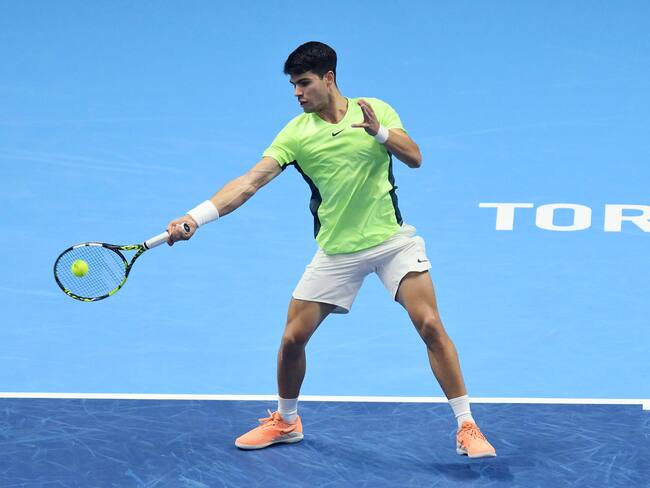 Turin (Italy), 13/11/2023.- Carlos Alcaraz of Spain in action during his Red Group singles match against Alexander Zverev of Germany in the Nitto ATP Finals tennis tournament in Turin, Italy, 13 November 2023. (Tenis, Alemania, Italia, España) EFE/EPA/ALESSANDRO DI MARCO