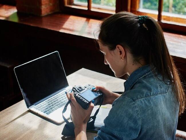 ¿Cómo impacta la capacidad de RAM en el rendimiento multitarea de una la laptop?