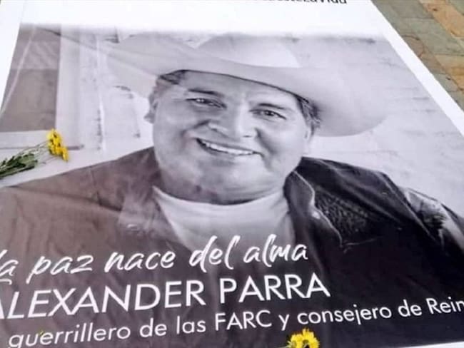 Alexander Parra Uribe perdió la vida luego de que hombres encapuchados le propinaron seis disparos, cinco de ellos en la espalda y uno en un brazo. Foto: @CNRFARC en Twitter