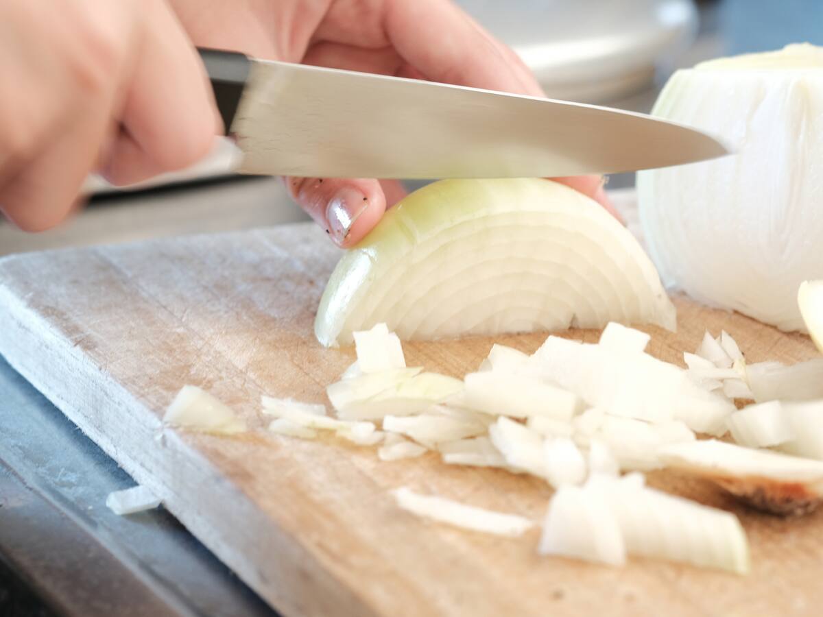 ¿Por qué lloramos mientras cortamos cebolla y cuáles son las más lacrimógenas?
