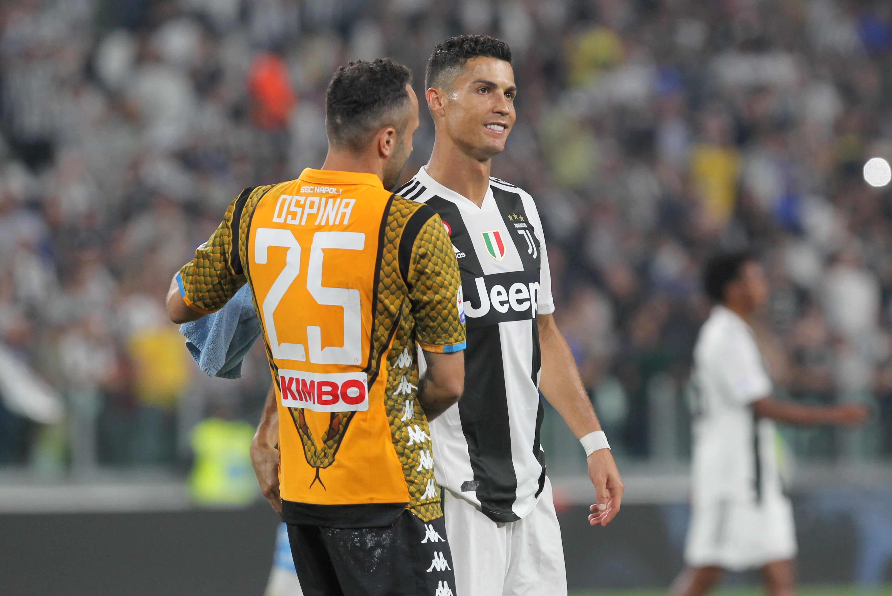 Cristiano Ronaldo y David Ospina. (Photo by Massimiliano Ferraro/NurPhoto via Getty Images)
