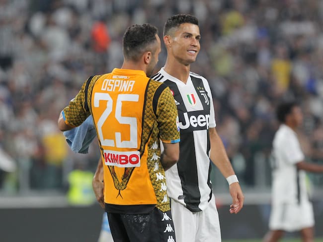 Cristiano Ronaldo y David Ospina. (Photo by Massimiliano Ferraro/NurPhoto via Getty Images)