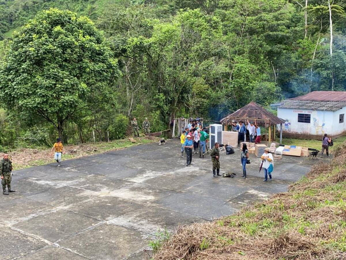 Se cumplió el sueño de muchos niños: docente que denunció las necesidades que tienen los estudiantes en Labranzagrande