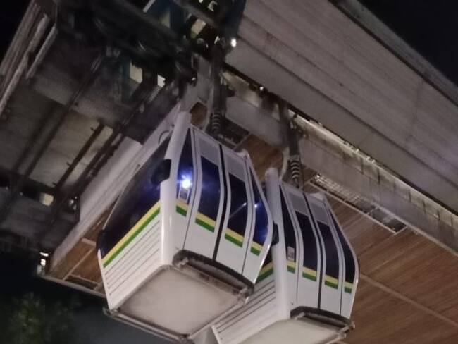 Emergencia por choque de dos cabinas del Metrocable de Medellín. Foto: Twitter Denuncias Antioquia (@DenunciasAntio2).