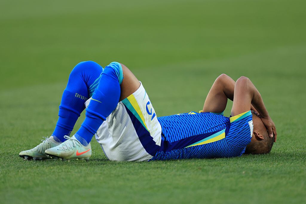 Gilberto, jugador de Brasil, tras eliminación del Mundial Sub-20. (Photo by Buda Mendes - FIFA/FIFA via Getty Images)