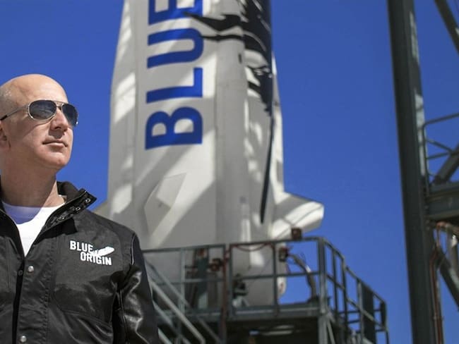 Jeff Bezos, fundador de Amazon, lanzó un nuevo cohete al espacio desde Texas. Foto: EFE/ Blue Origin