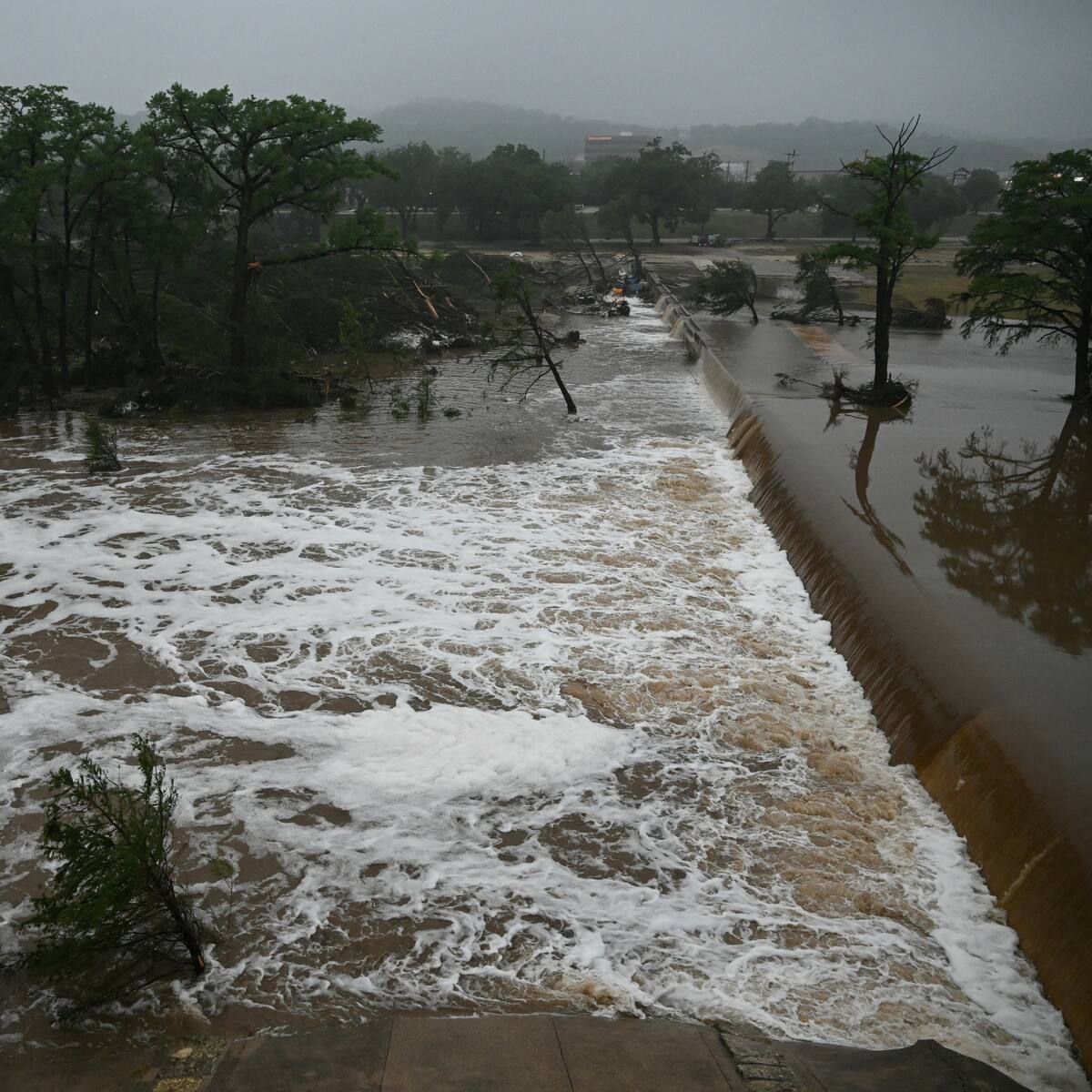 Más de 100 desaparecidos tras las inundaciones en Texas: ya son 133 muertos