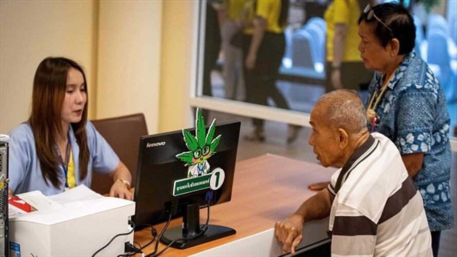 Tailandia abre su primera clínica que combina cannabis y medicina tradicional. Foto: Getty Images