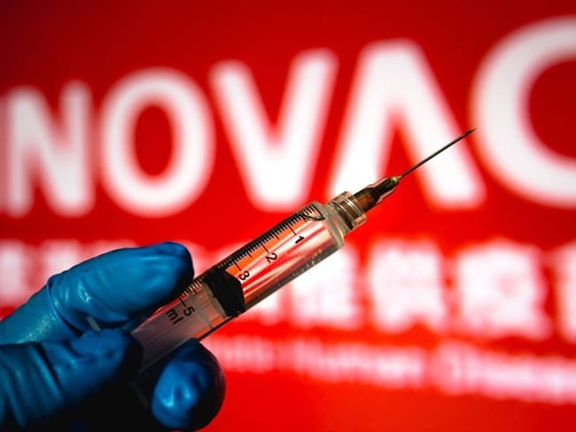 El Gobierno Nacional informó que este 13 de septiembre llegaron a Colombia 2.097.000 dosis de vacunas de Sinovac contra el COVID-19. Foto: Getty Images / RAFAEL HENRIQUE