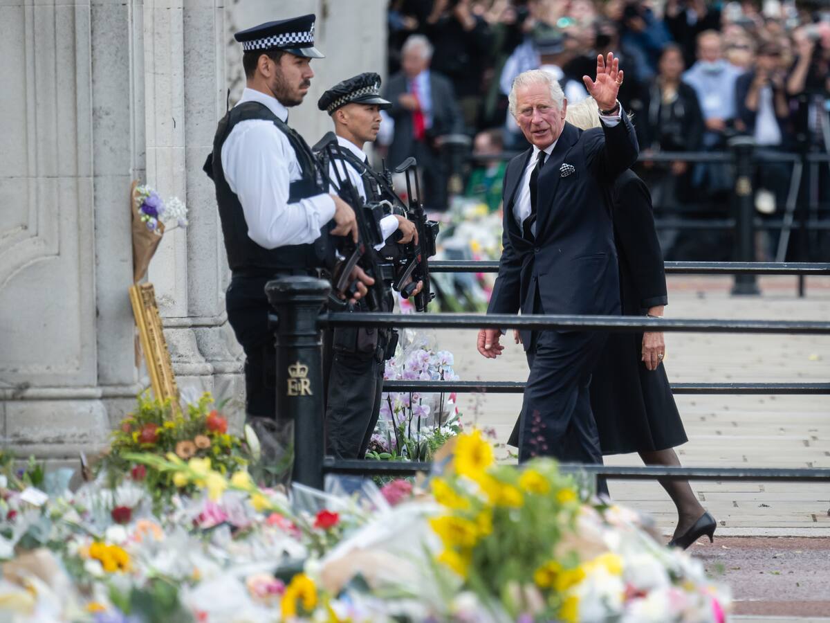 Será interesante ver cómo Carlos III maneja temas políticos: Richard Fitzwilliams