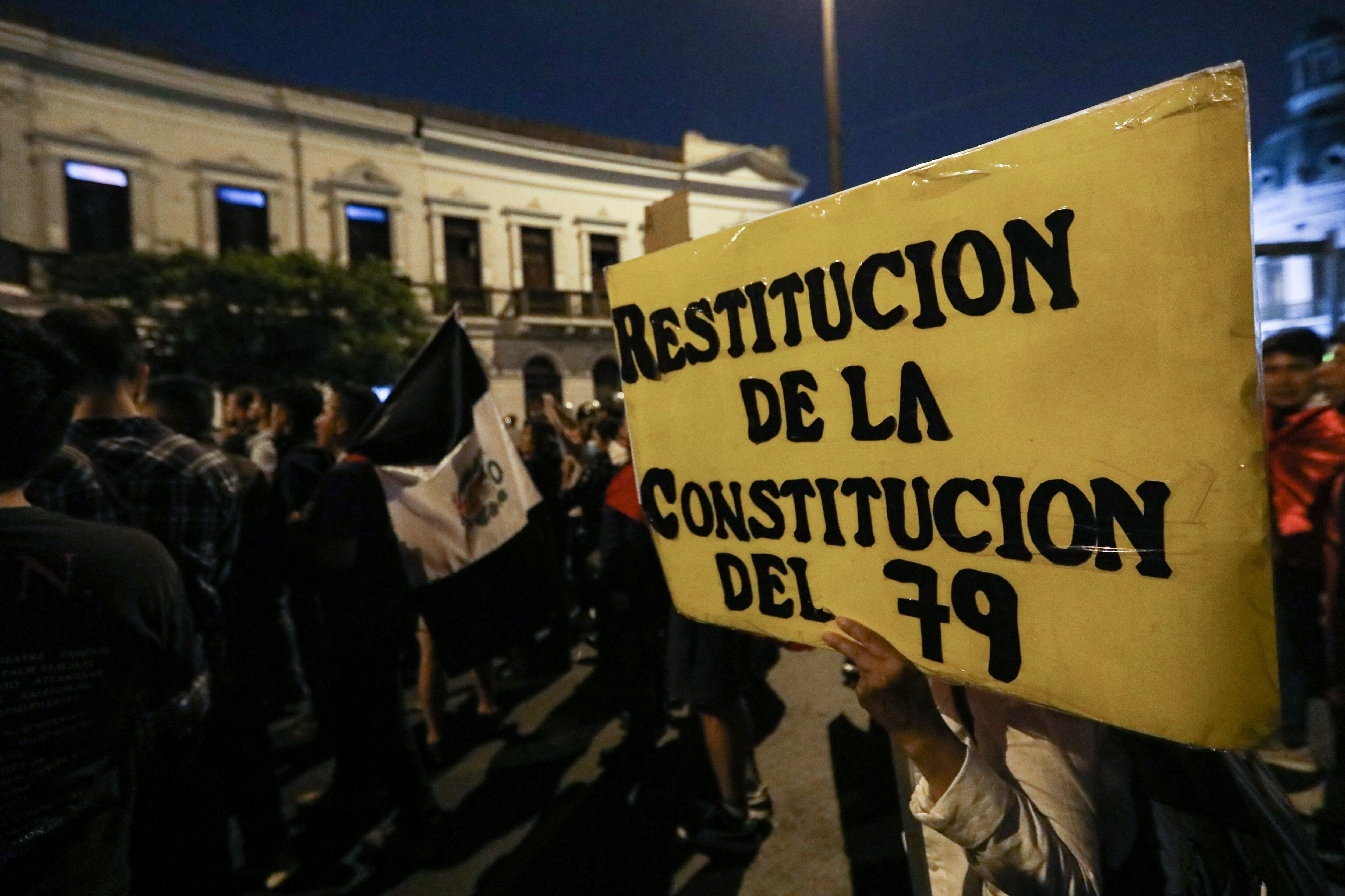 Partidarios del expresidente peruano Pedro Castillo protestan para exigir la renuncia de la presidenta Dina Boluarte, la liberación de Castillo y el cierre del Congreso en Lima el 17 de diciembre de 2022.