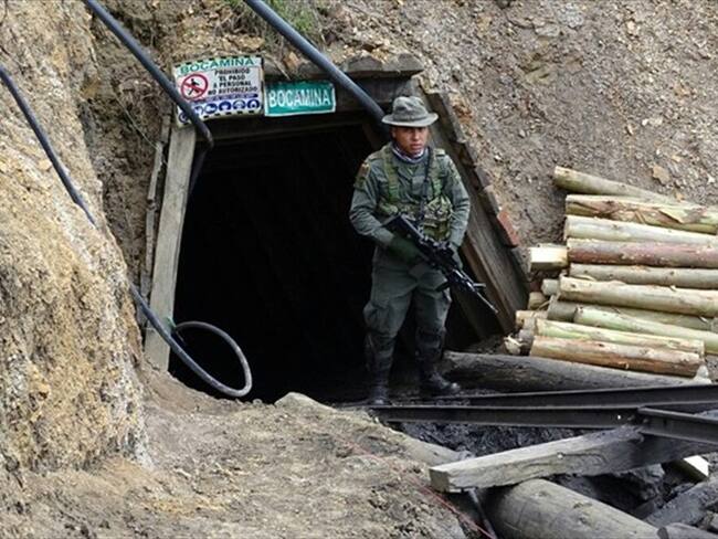 Con respecto a sanciones se han emitido 166 medidas sancionatorias a 52 títulos mineros.. Foto: La W