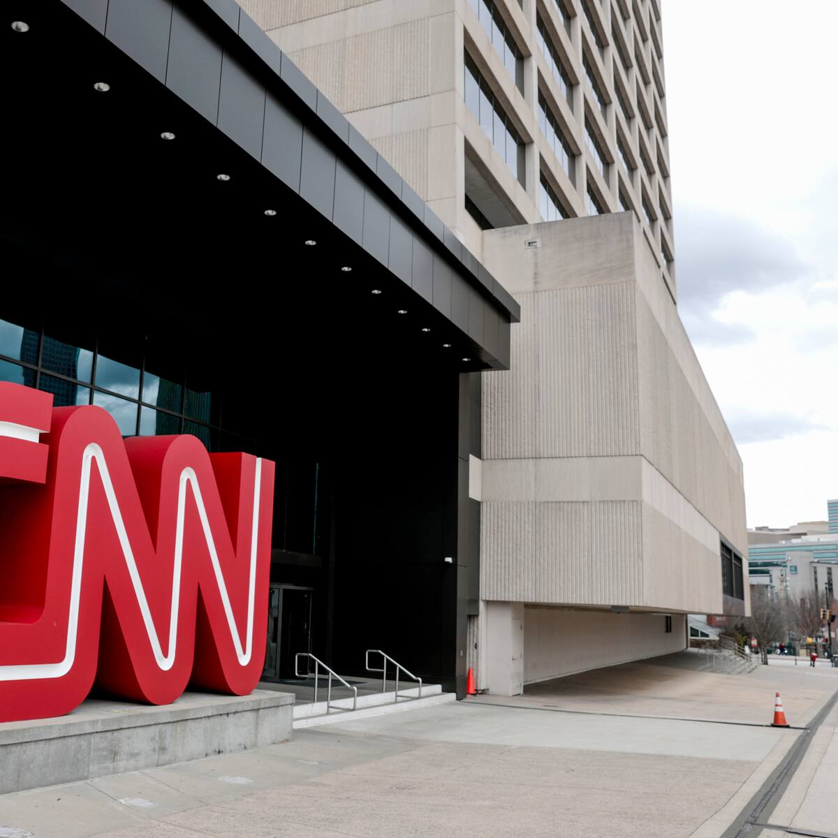 Ganancias de CNN caerían por debajo de 1.000 millones de dólares, según Daily Mail