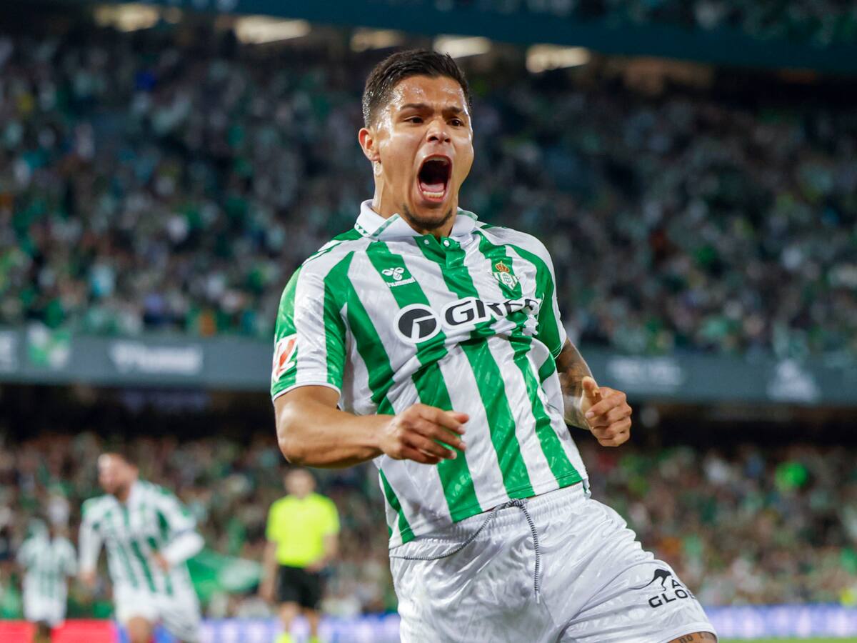 ¡Golazo colombiano! Vea la anotación del ‘Cucho’ Hernández con el Betis en el clásico sevillano