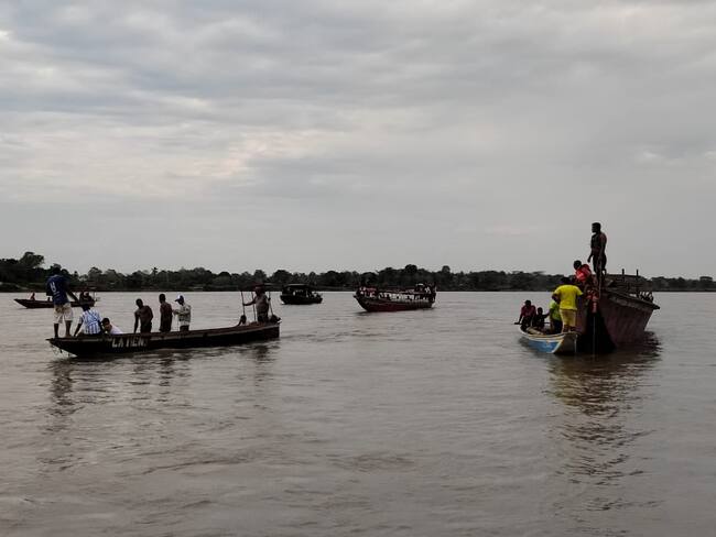 En las labores de búsqueda trabajan varios pescadores de la zona. Crédito: Cortesía.
