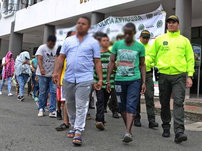 Capturan a 18 presuntos responsables del expendio de drogas en inmediaciones de colegios. Foto: Policía Antioquia