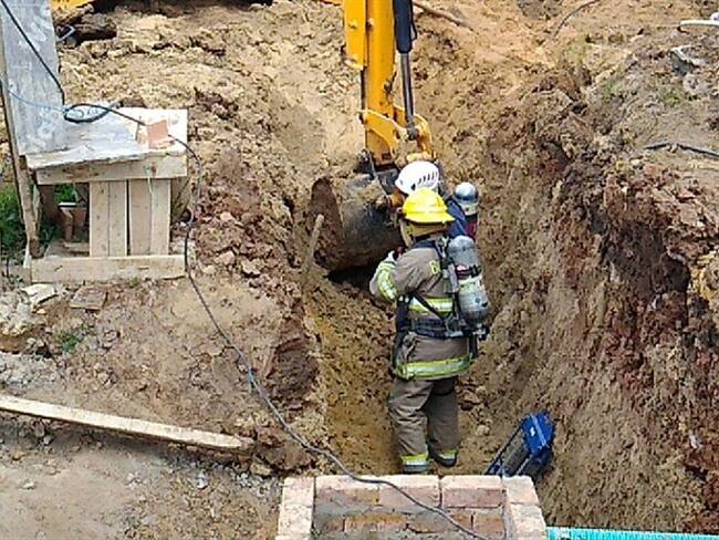 El hecho se presentó luego de que una retroexcavadora afectara una de las tuberías de gas cerca de las viviendas. Foto: Bomberos de Tunja