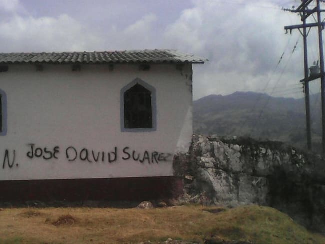 Graffitis alusivos al Eln. Foto: Jairo Niño | W Radio