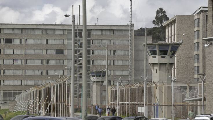 Gobierno destituyó al director de La Picota tras hallar licor y celulares en celdas