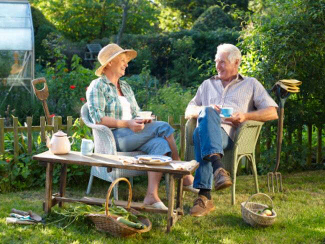 En 2022 se reducirán los aportes a salud para los pensionados que reciban un salario mínimo. Foto: Getty
