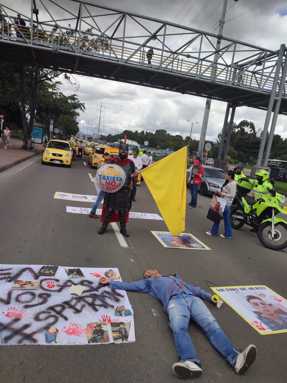 Taxistas protestan en Bogotá para exigir garantías. Foto: W Radio