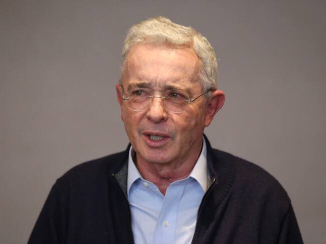 Álvaro Uribe expresó que le preocupa mucho el futuro de Colombia si Gustavo Petro gana la Presidencia