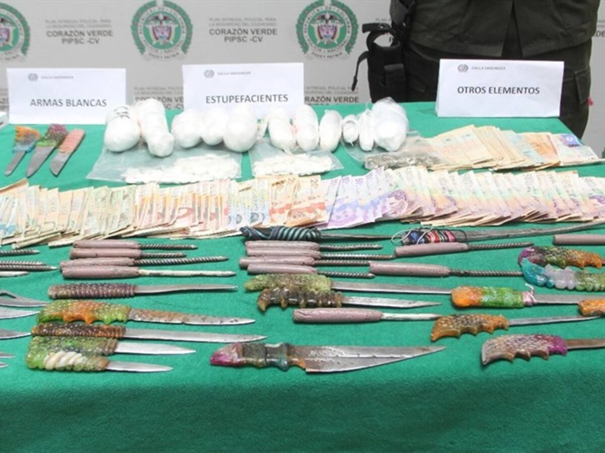 Encuentran más de 600 armas blancas en la Cárcel Modelo de Bucaramanga