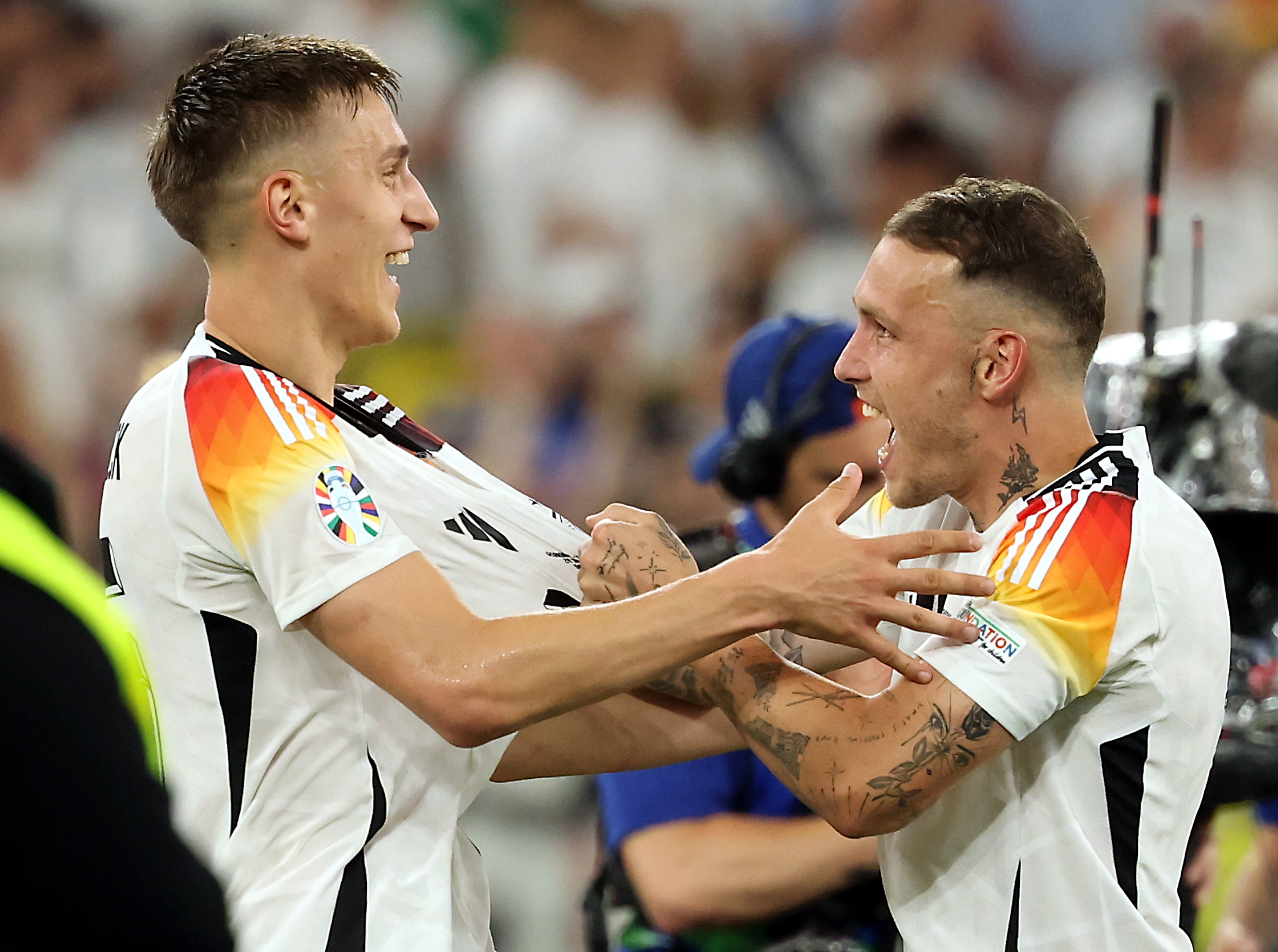 Dortmund (Germany), 29/06/2024.- Nico Schlotterbeck of Germany (L) and David Raum of Germany react after winning the UEFA EURO 2024 Round of 16 soccer match between Germany and Denmark, in Dortmund, Germany, 29 June 2024. (Dinamarca, Alemania) EFE/EPA/FRIEDEMANN VOGEL