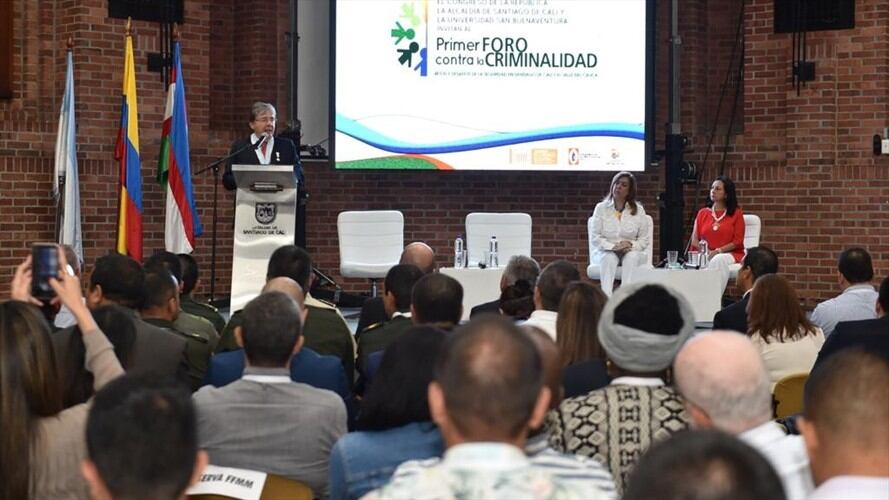 Información de Inteligencia habría logrado comprobar que el Ejército de Liberación Nacional (ELN) tendría preparado un atentado contra el actual ministro de Defensa, Carlos Holmes Trujillo. Foto: Redacción W Radio