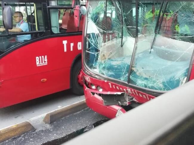 Siete personas heridas en choque de 2 buses de Transmilenio. Foto: Colprensa