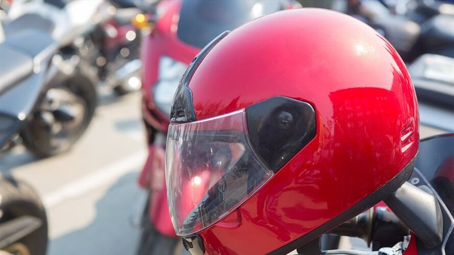 Nuevas reglas para el uso de cascos en motos. Foto: Getty Images