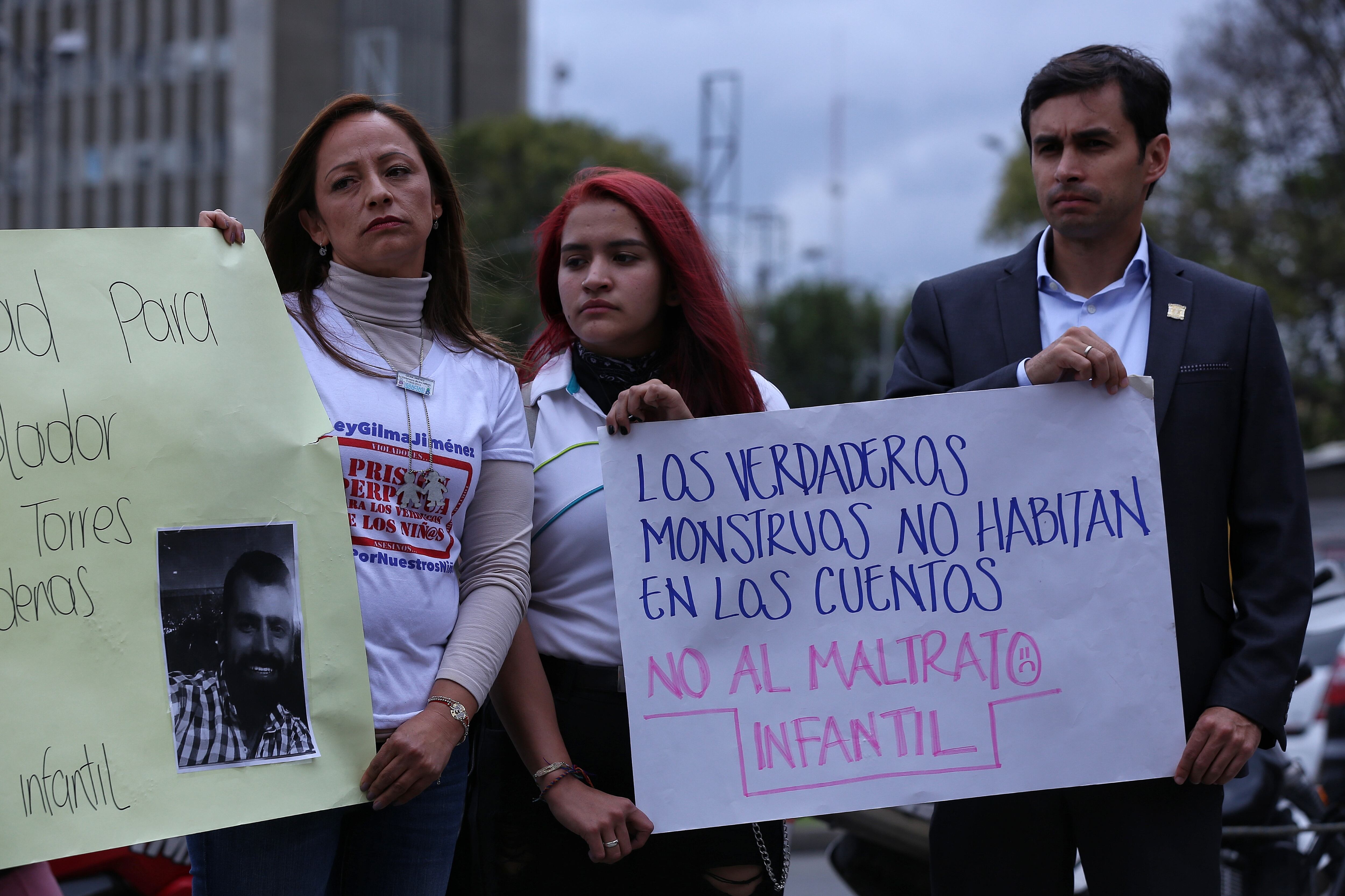Bogotá, 14 de febrero de 2020. Plantón en los Juzgados de Paloquemao contra la violencia sexual contra los menores de edad. (Colprensa – Camila Andrea Díaz).