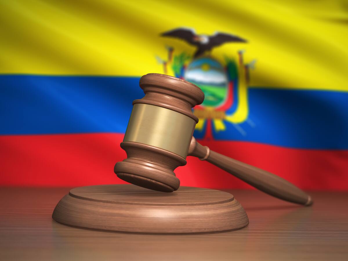 Parlamento ecuatoriano aprobó juicio político a exministra de Energía por incumplimiento