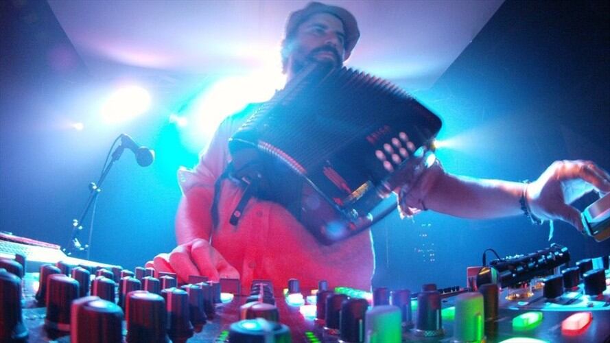 Quantic ha trabajado con músicos del folclor colombiano como Fruko, Michi Sarmiento y Markitos Micolta.. Foto: Agencia Anadolu