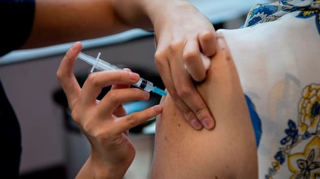 Para febrero estarían llegando más de 1.150.000 dosis de vacunas. Foto: Getty Images / MARTIN BERNETTI