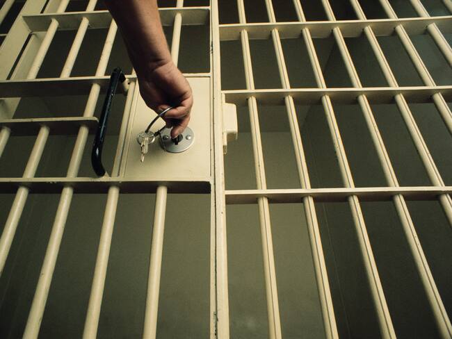 Fuga en EE.UU. termina con captura de preso y muerte de su guardia cómplice